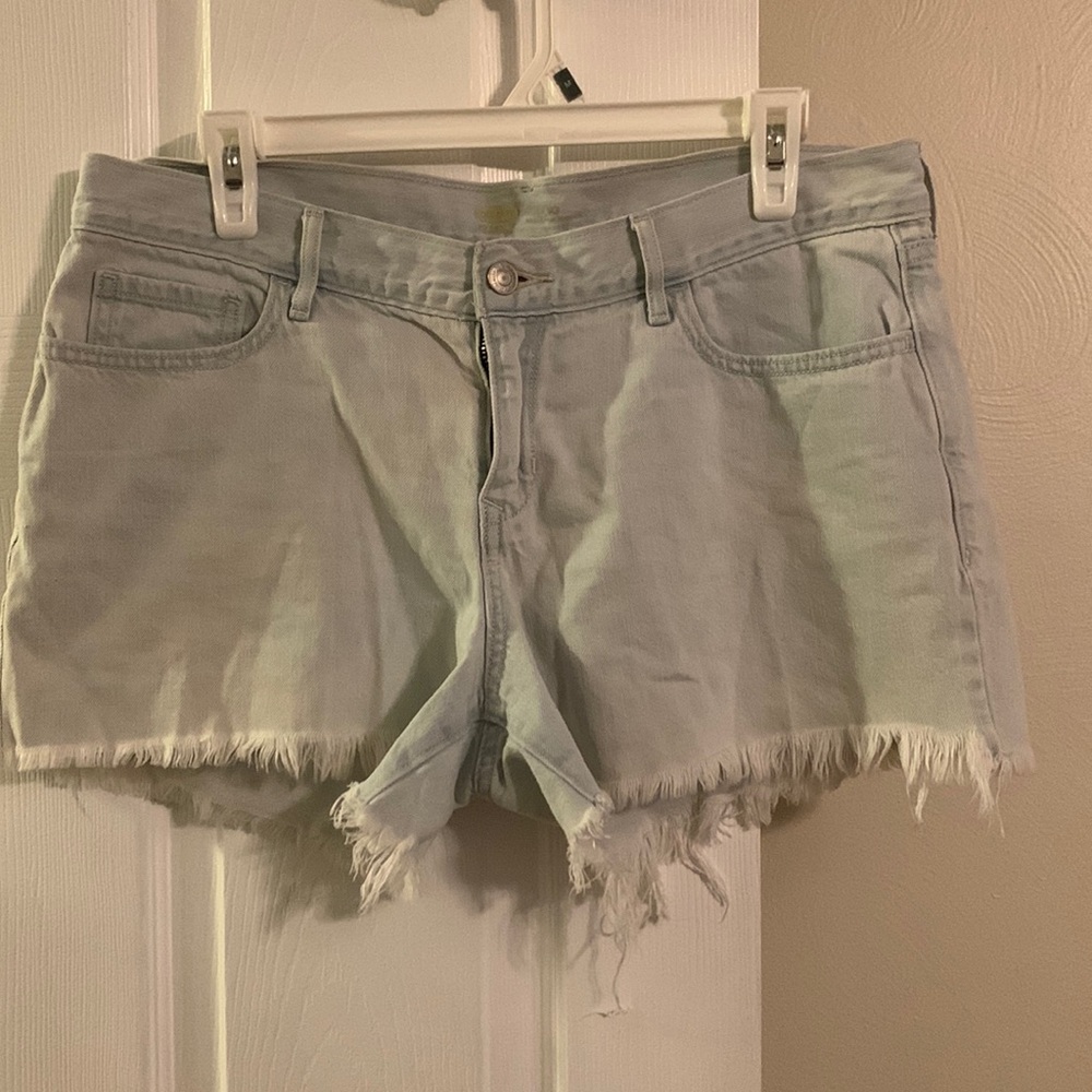 mid rise, light wash shorts